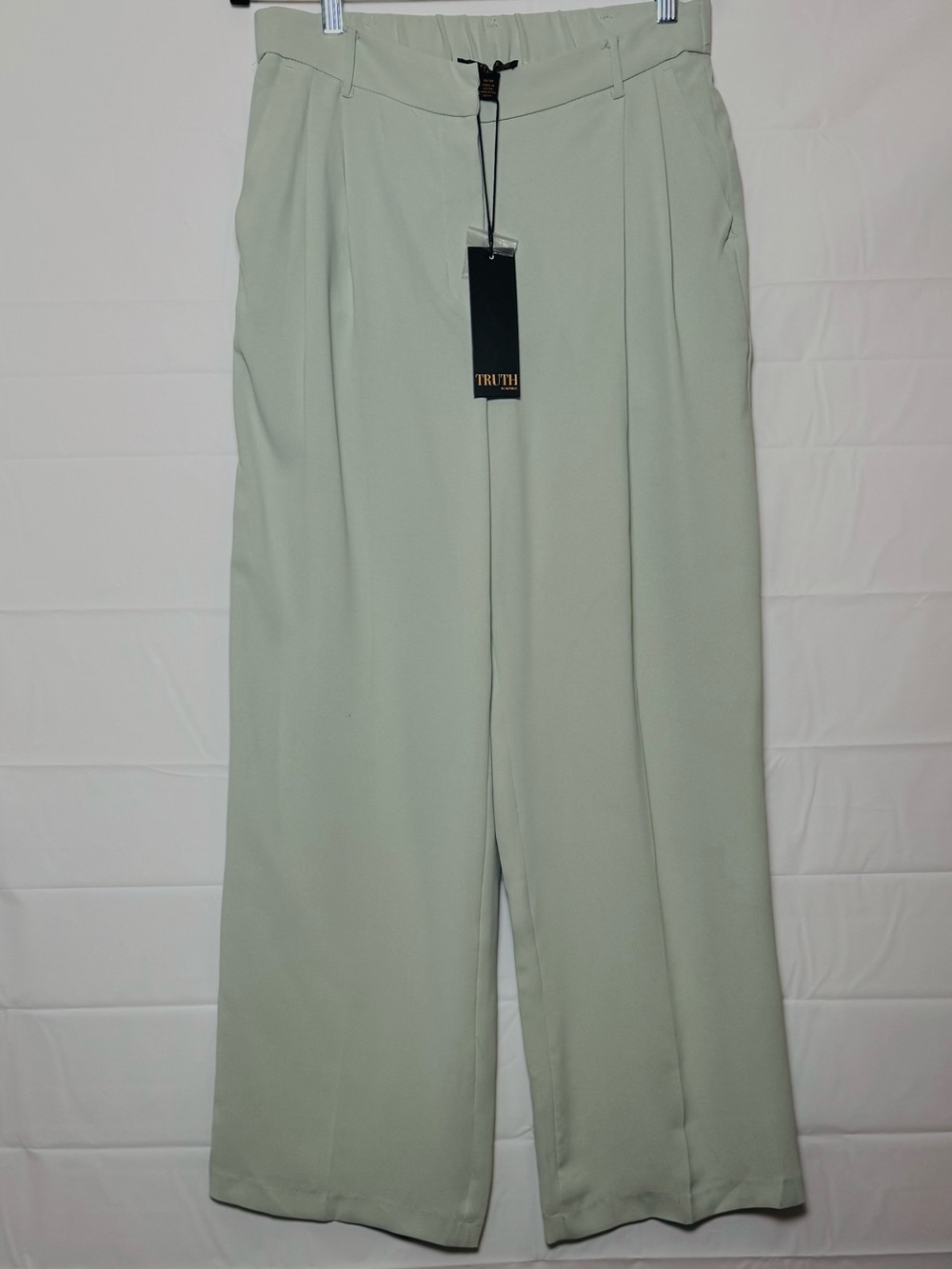 Truth by Republic Women’s Light Green Dress Pants wide leg, Medium. NWT